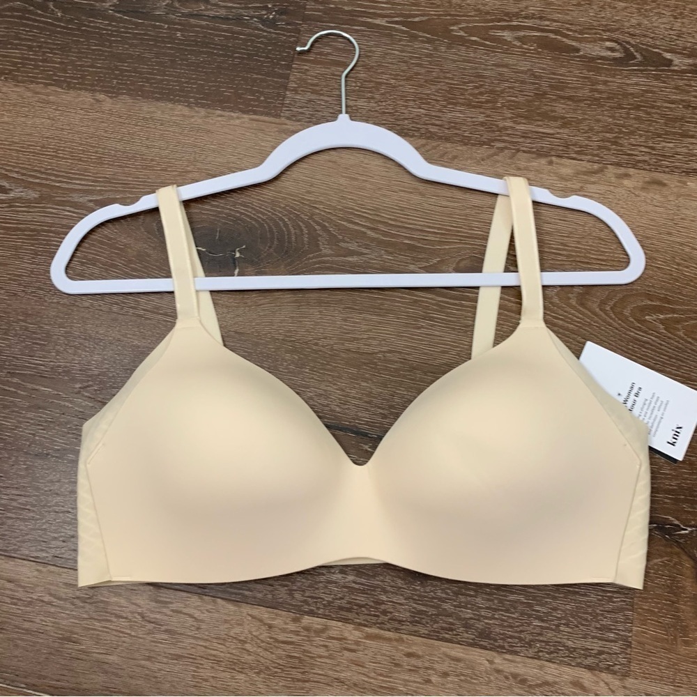 Knix Womens dune wingwoman contour wire free 3 hook bra 3